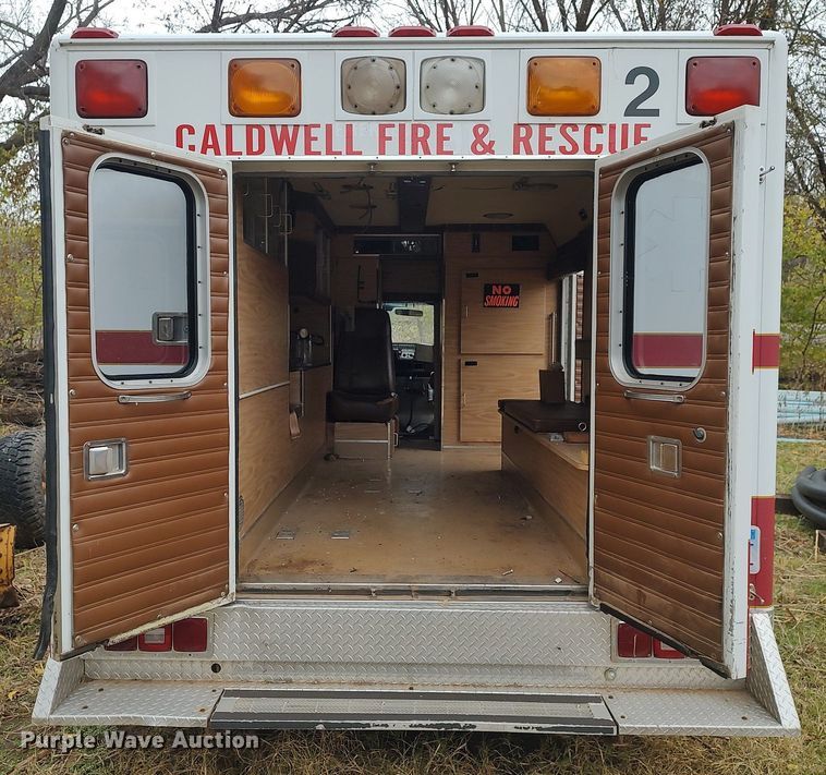 image for item KI9964 1988 Ford E350  ambulance