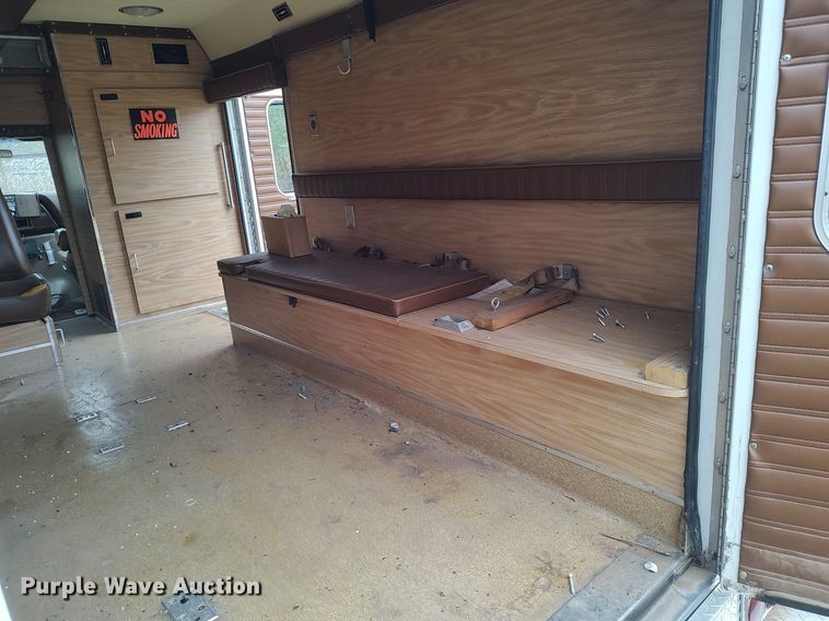 image for item KI9964 1988 Ford E350  ambulance