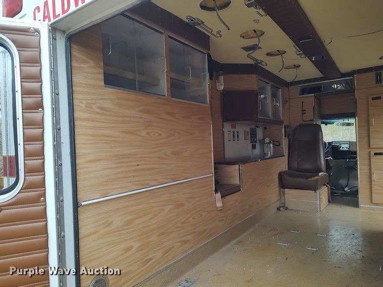 image for item KI9964 1988 Ford E350  ambulance