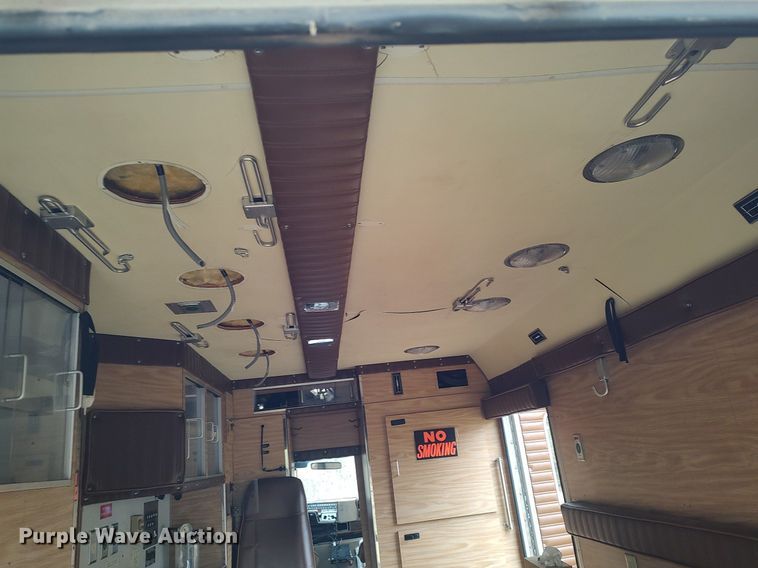 image for item KI9964 1988 Ford E350  ambulance