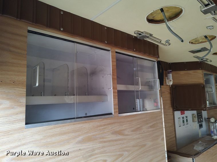 image for item KI9964 1988 Ford E350  ambulance