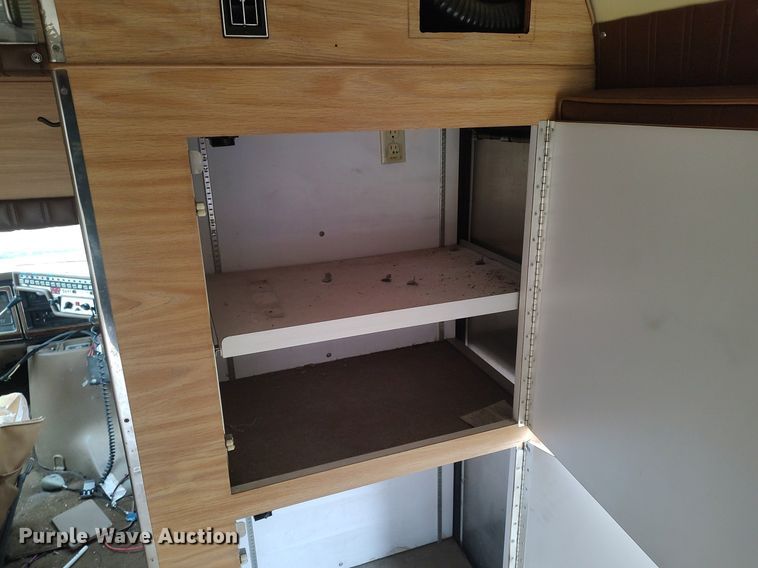 image for item KI9964 1988 Ford E350  ambulance