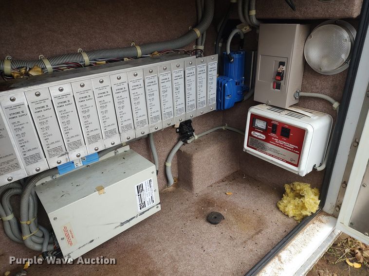 image for item KI9964 1988 Ford E350  ambulance