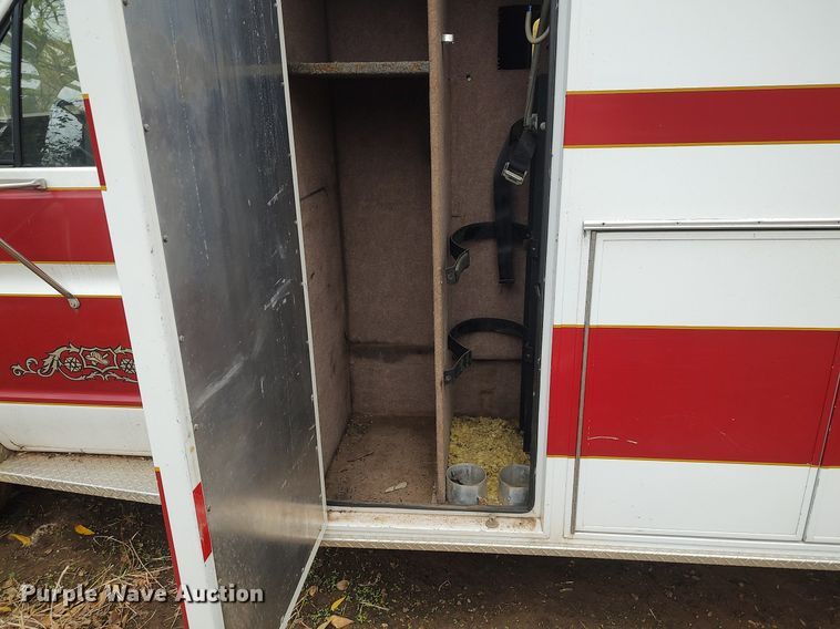 image for item KI9964 1988 Ford E350  ambulance