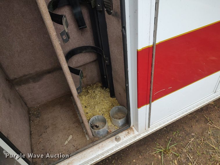 image for item KI9964 1988 Ford E350  ambulance