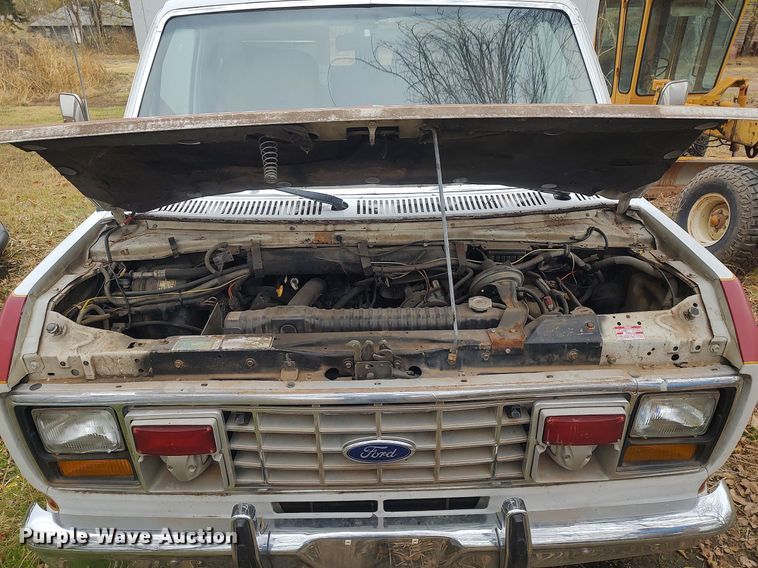 image for item KI9964 1988 Ford E350  ambulance