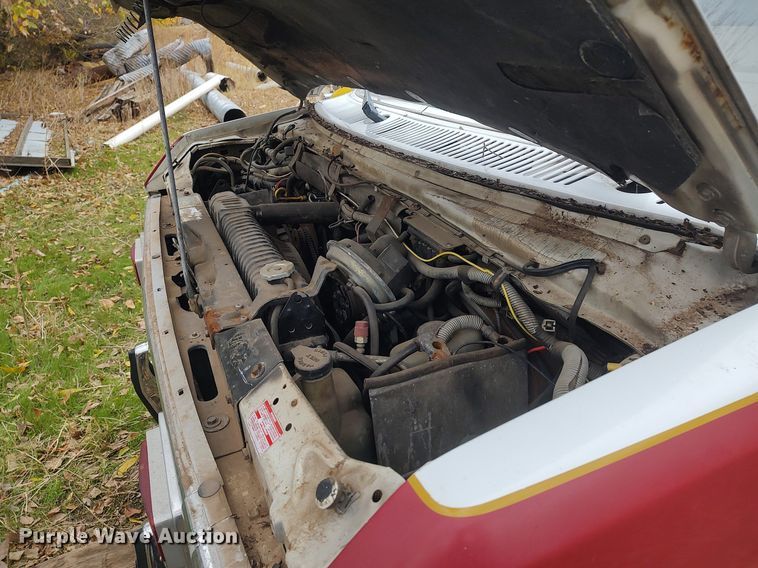 image for item KI9964 1988 Ford E350  ambulance