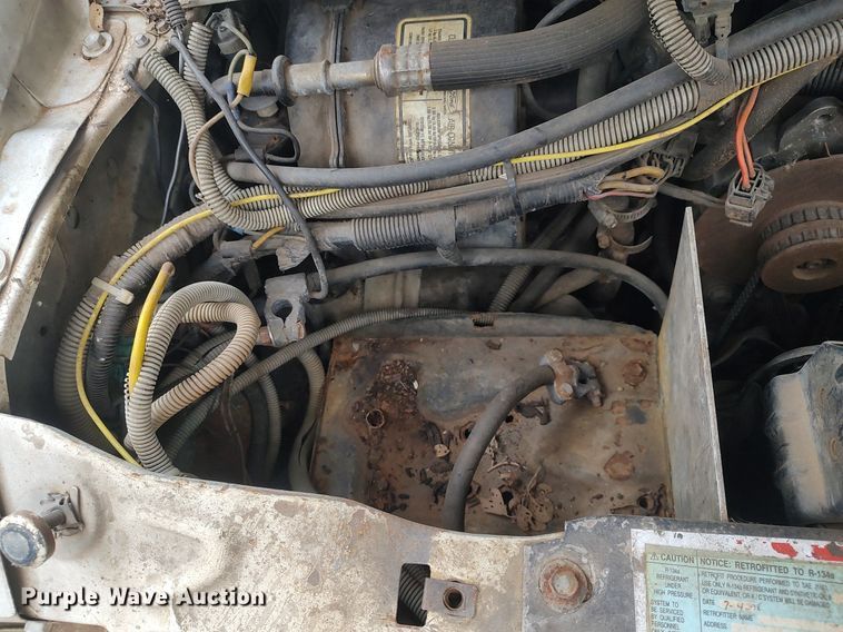 image for item KI9964 1988 Ford E350  ambulance