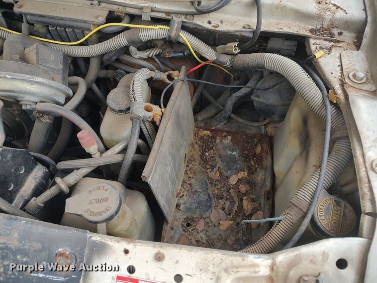 image for item KI9964 1988 Ford E350  ambulance