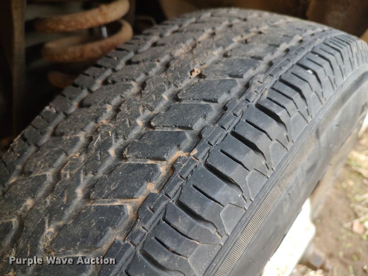 image for item KI9964 1988 Ford E350  ambulance