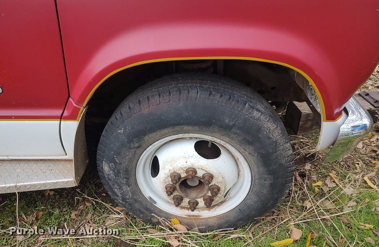 image for item KI9964 1988 Ford E350  ambulance