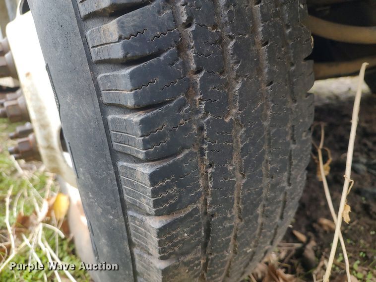 image for item KI9964 1988 Ford E350  ambulance