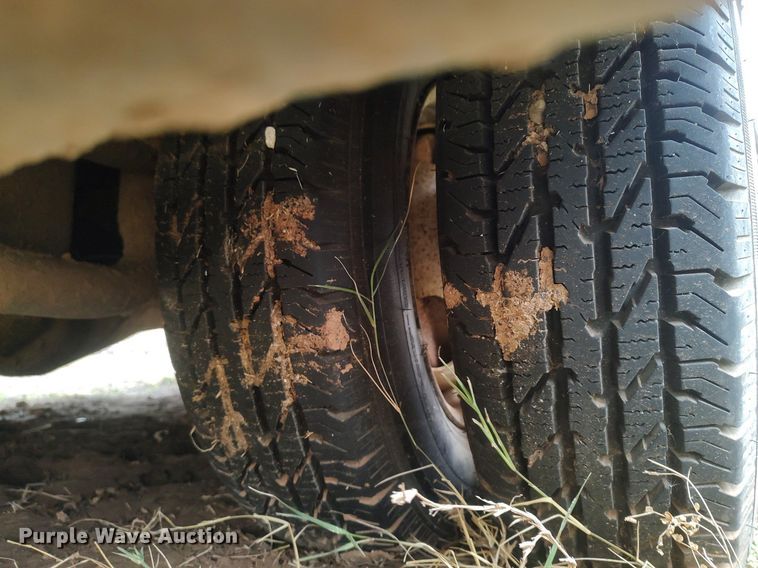 image for item KI9964 1988 Ford E350  ambulance