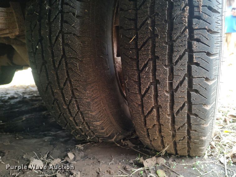 image for item KI9964 1988 Ford E350  ambulance