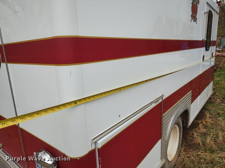image for item KI9964 1988 Ford E350  ambulance
