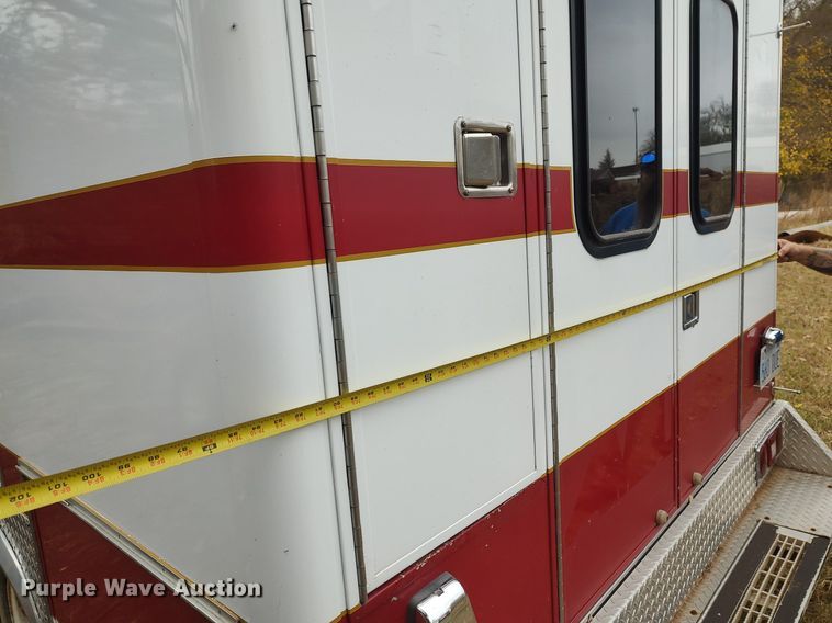 image for item KI9964 1988 Ford E350  ambulance