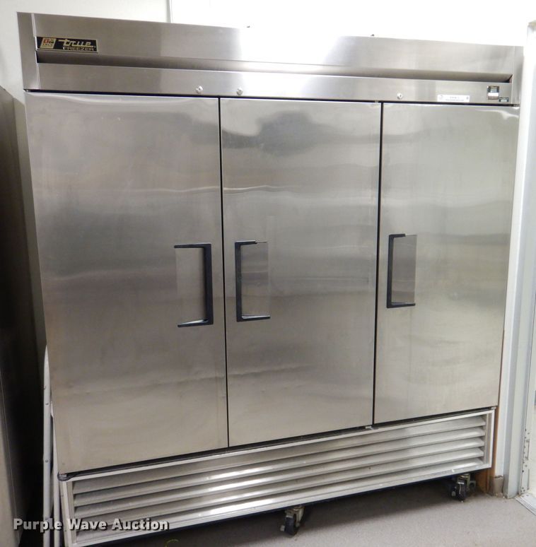 True TS72F freezer in Ottumwa, IA Item KW9675 sold Purple Wave