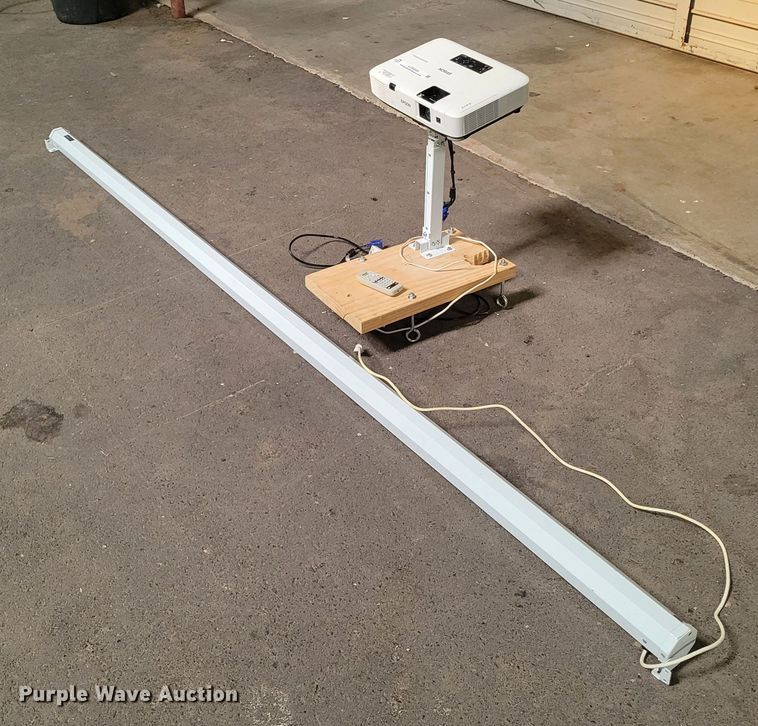 image for item LG9349 Epson H326A  projector