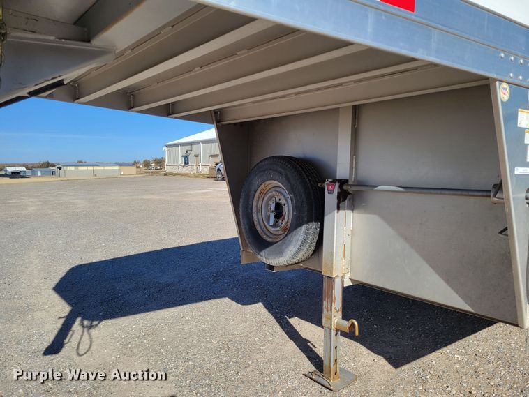 image for item LG9350 2008 4 Star Trailers  livestock trailer