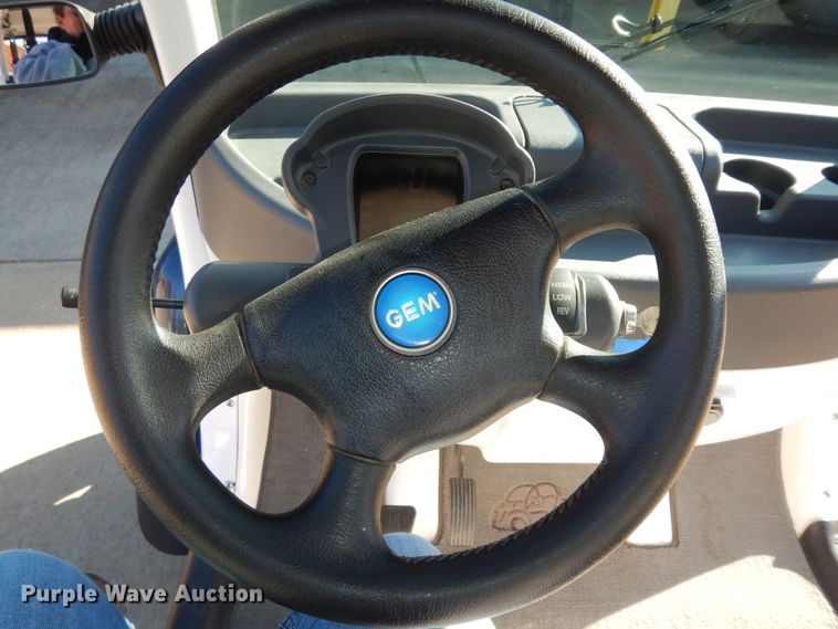 image for item LG9977 2014 Polaris Gem e6  utility vehicle