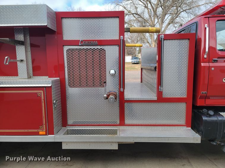 image for item LL9732 1990 Ford F800  pumper fire truck