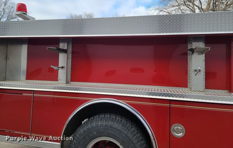 image for item LL9732 1990 Ford F800  pumper fire truck