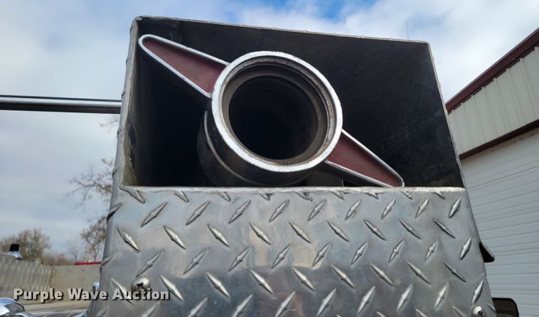 image for item LL9732 1990 Ford F800  pumper fire truck