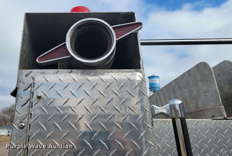 image for item LL9732 1990 Ford F800  pumper fire truck