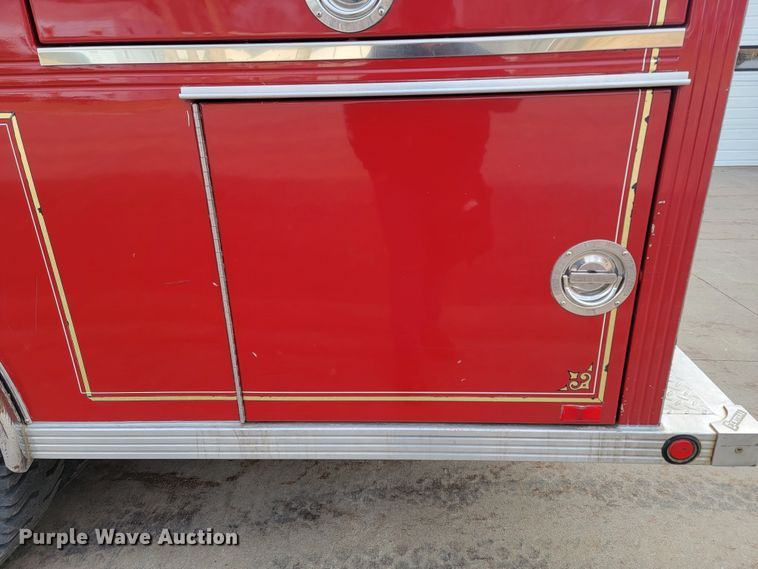 image for item LL9732 1990 Ford F800  pumper fire truck