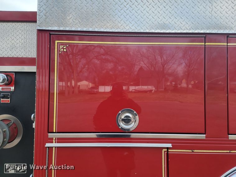 image for item LL9732 1990 Ford F800  pumper fire truck