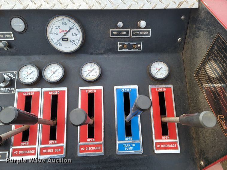 image for item LL9732 1990 Ford F800  pumper fire truck