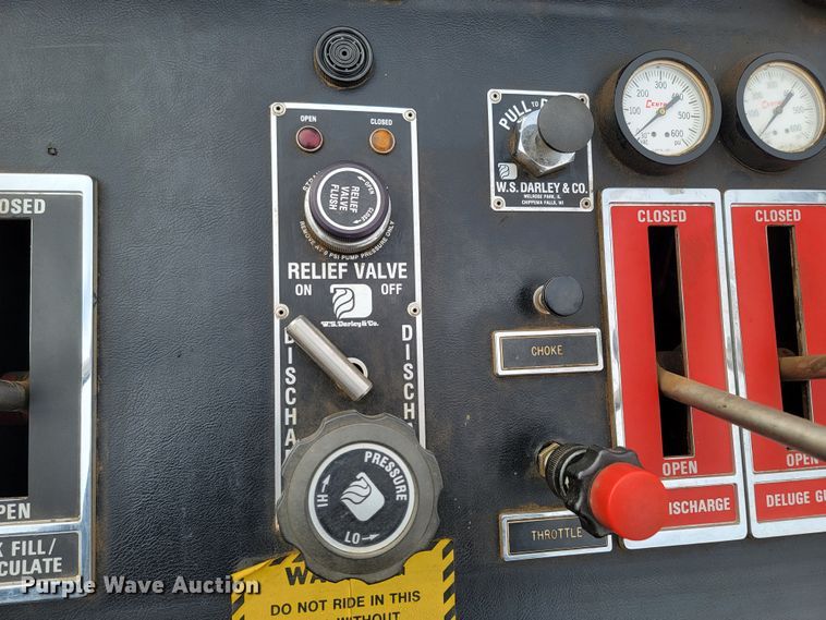 image for item LL9732 1990 Ford F800  pumper fire truck