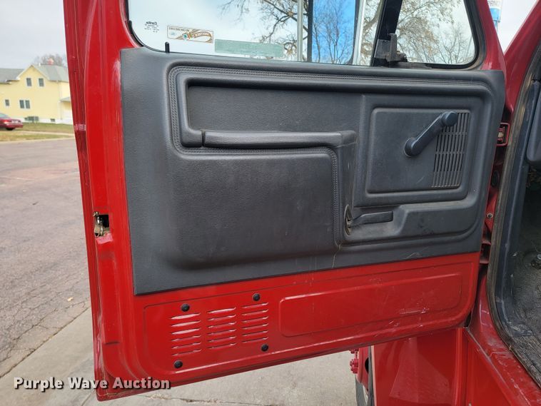 image for item LL9732 1990 Ford F800  pumper fire truck