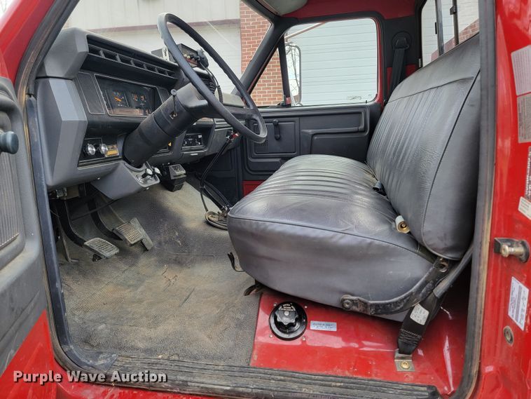 image for item LL9732 1990 Ford F800  pumper fire truck