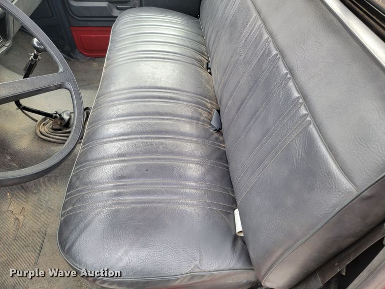 image for item LL9732 1990 Ford F800  pumper fire truck