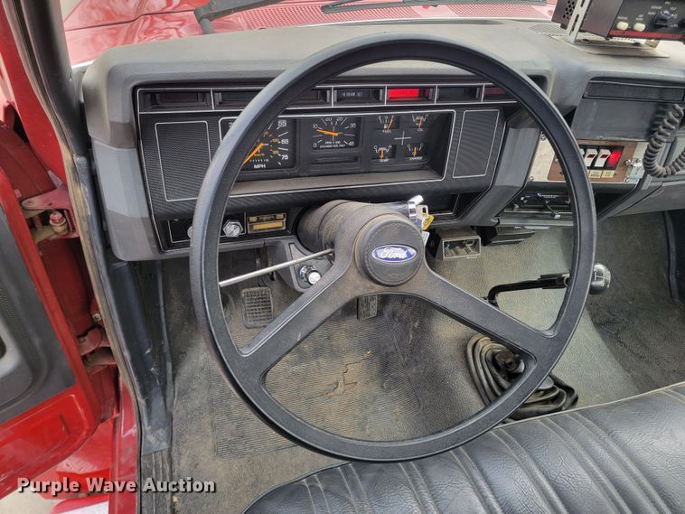 image for item LL9732 1990 Ford F800  pumper fire truck