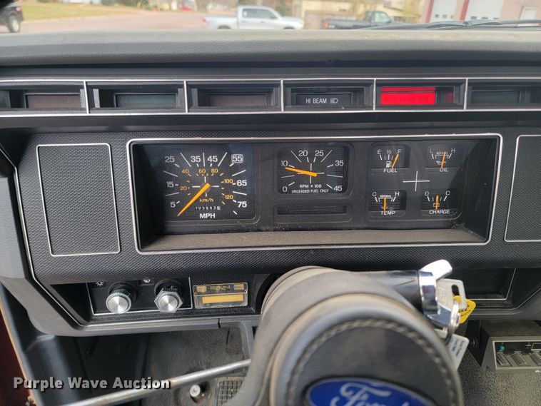 image for item LL9732 1990 Ford F800  pumper fire truck