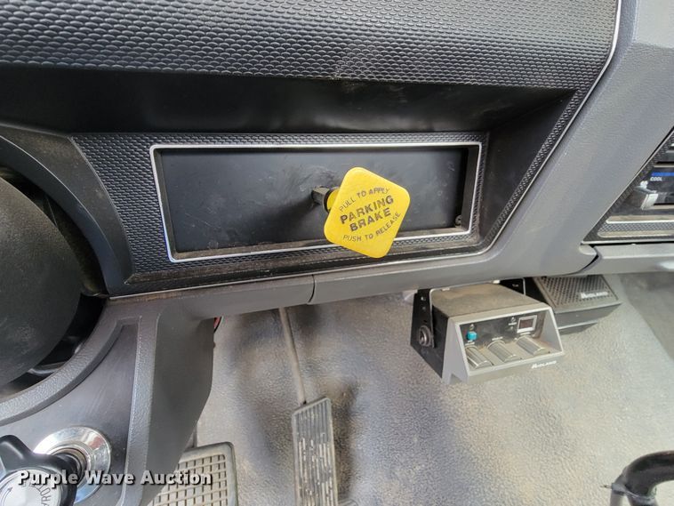 image for item LL9732 1990 Ford F800  pumper fire truck