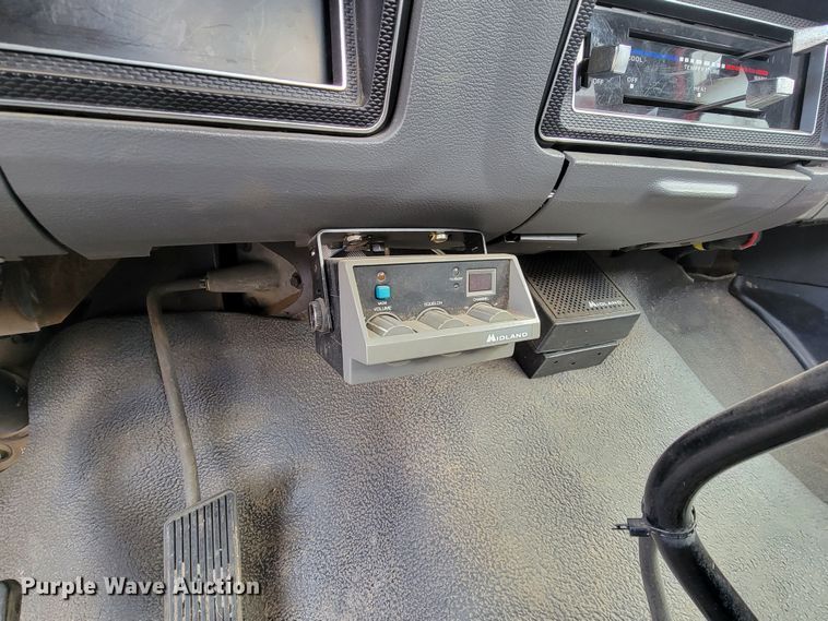 image for item LL9732 1990 Ford F800  pumper fire truck