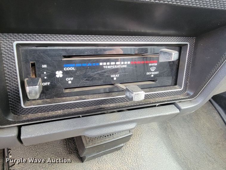 image for item LL9732 1990 Ford F800  pumper fire truck