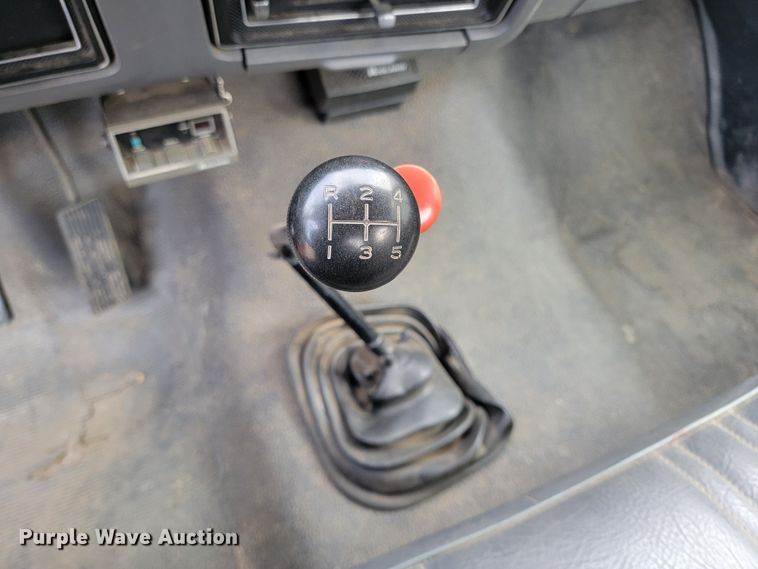 image for item LL9732 1990 Ford F800  pumper fire truck