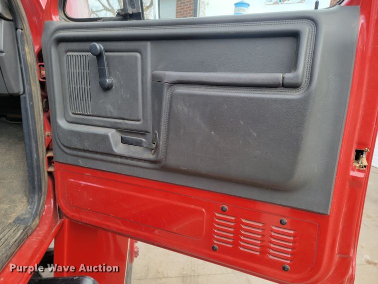 image for item LL9732 1990 Ford F800  pumper fire truck