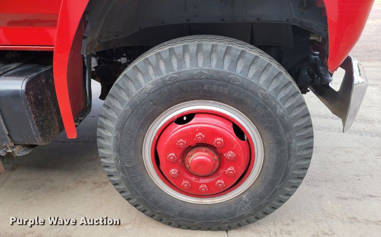 image for item LL9732 1990 Ford F800  pumper fire truck