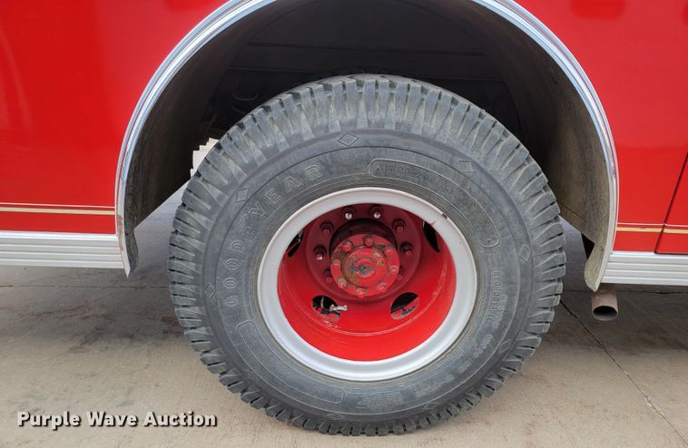 image for item LL9732 1990 Ford F800  pumper fire truck