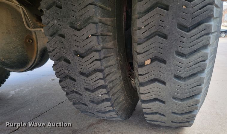 image for item LL9732 1990 Ford F800  pumper fire truck