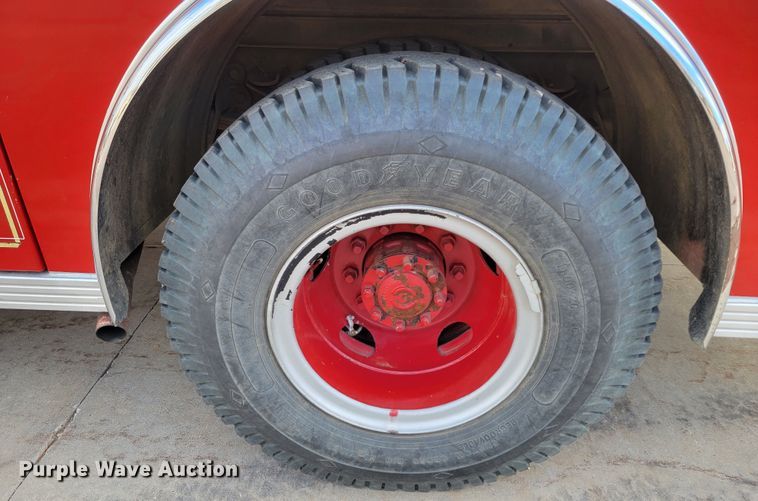 image for item LL9732 1990 Ford F800  pumper fire truck