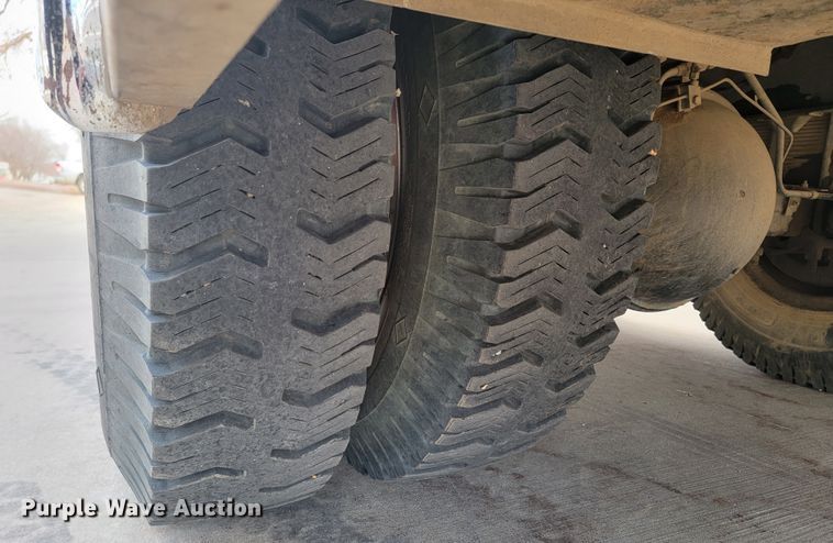 image for item LL9732 1990 Ford F800  pumper fire truck