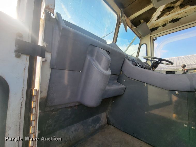 image for item LL9747 2002 Elgin Pelican P  street sweeper