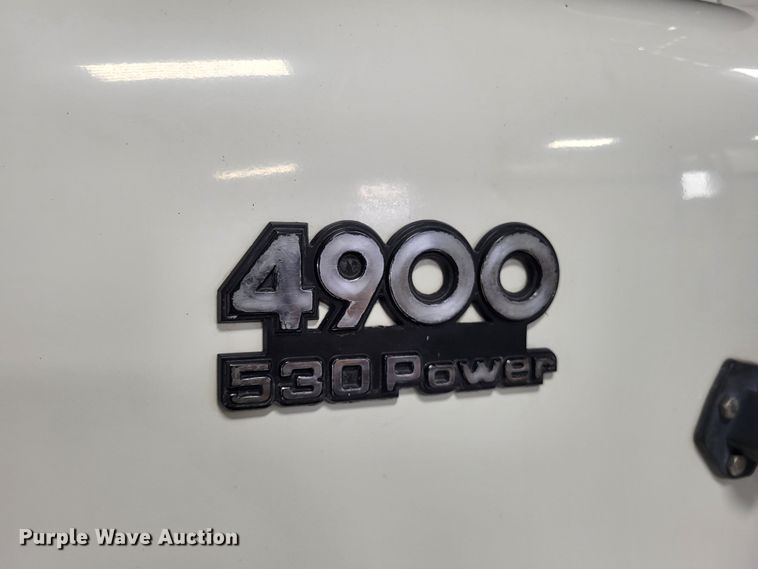 image for item LR9096 1996 International 4900  pumper fire truck