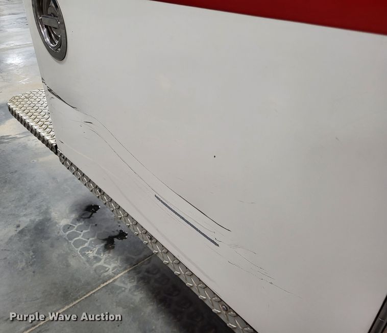 image for item LR9096 1996 International 4900  pumper fire truck